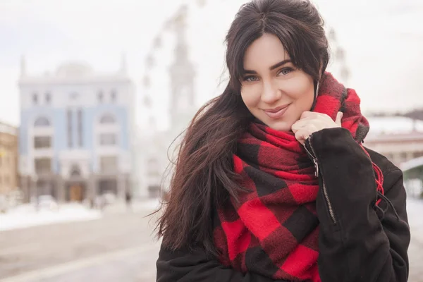 Leuke Jonge Kaukasische Brunette Vrouw Student Een Wandeling Straten Van — Stockfoto