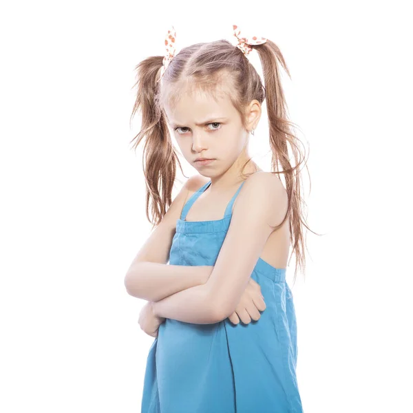 Zeven Jaar Oude Brunette Meisje Blauwe Jurk Een Afgelegen Witte — Stockfoto