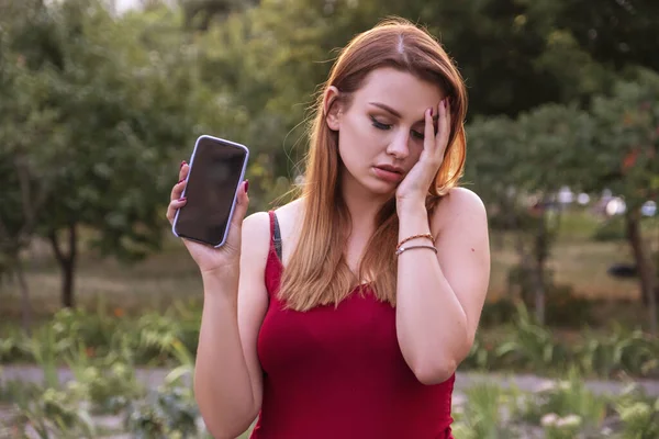 Blanke Mooie Vrouw Casual Outfit Huilen Maken Ongelukkige Emoties Stond — Stockfoto