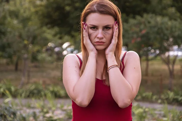 Kaukasische Schöne Frau Lässigem Outfit Weinen Machen Unglückliche Gefühle Sie — Stockfoto
