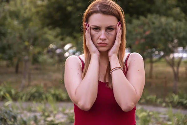 Mujer Hermosa Caucásica Traje Casual Llorar Hacer Emociones Infelices Está —  Fotos de Stock