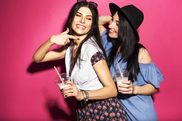 Two Caucasian Brunette Hipster Woman Casual Stylish Outfit Having Fun — Stock Photo, Image