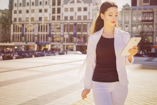 Beautiful Brunette Business Woman White Suit Working Tablet Her Hands — Stock Photo, Image