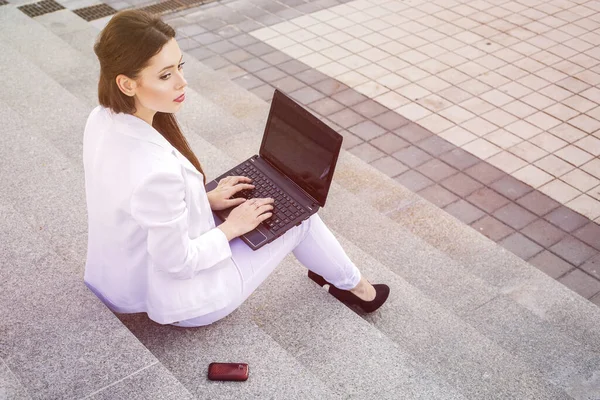 Beautiful Brunette Business Woman White Suit Notebook Her Lap Typing — Stock Photo, Image