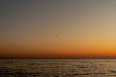 Soçi 'de Karadeniz' in üzerinde gün batımı