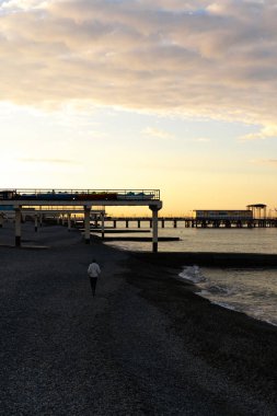 Denizin üzerinde gün batımı