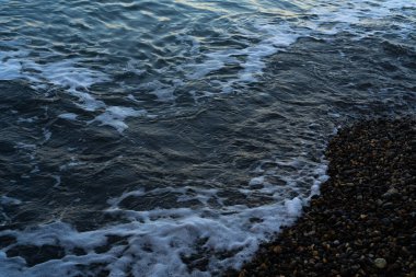 Denizin üzerinde gün batımı