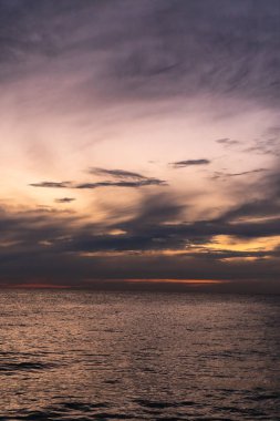 Soçi 'de Karadeniz' in üzerinde gün batımı