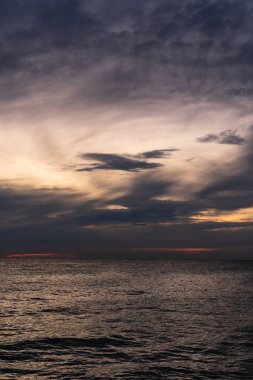 Soçi 'de Karadeniz' in üzerinde gün batımı