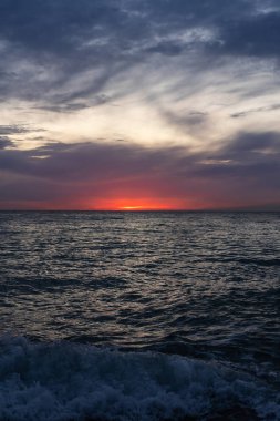 Soçi 'de Karadeniz' in üzerinde gün batımı