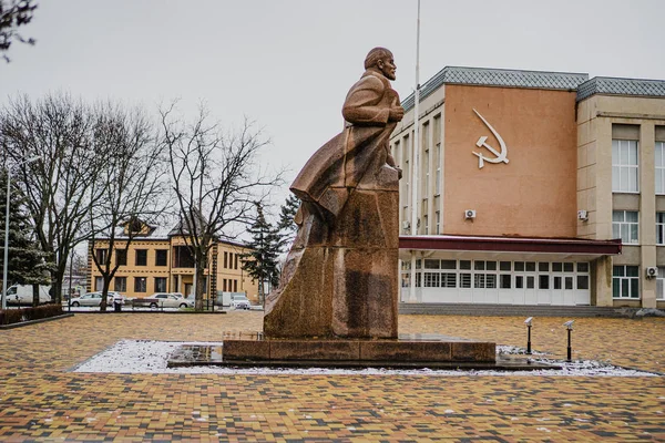 スヴェトグラード市の広場にあるレーニン記念碑 — ストック写真