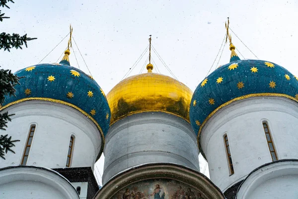 圣塞尔吉乌斯波萨修道院教堂的圆顶 — 图库照片