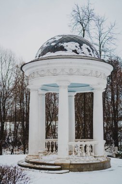 parktaki çardak ostafievo