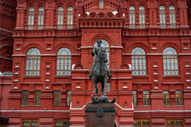 Moskova 'daki Kızıl Meydan' da Mareşal Zhukov 'un Anıtı