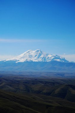 Elbrus volkanı yazın Bermamyt Platosu Rusya 'dan geliyor.