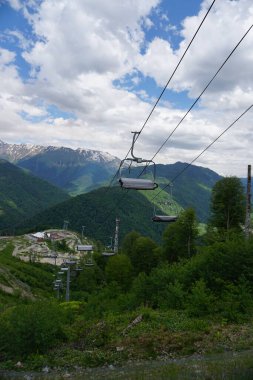 Rusya 'nın Rosa Khutor' daki Soçi Dağı yaz manzarası