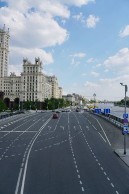 Moskova 'daki Kotelnicheskaya Embankment' te Stalinist gökdelen