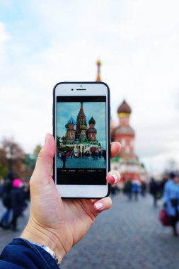kız fotoğrafları. Kızıl Meydan 'daki Basil Katedrali