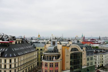 Kremlin manzarası Moskova 'daki merkez çocuk mağazasının gözlem güvertesinden.