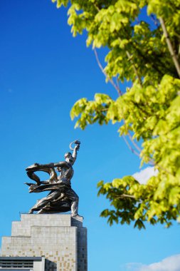 Moskova 'daki VDNH' deki İşçi ve Kolektif Çiftçi Kız Anıtı