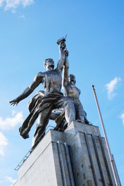 Moskova 'daki VDNH' deki İşçi ve Kolektif Çiftçi Kız Anıtı