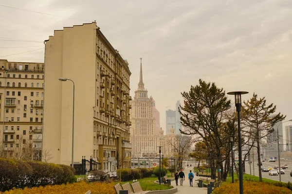 Άποψη Του Σταλινικού Ουρανοξύστη Κοντά Στο Μετρό Kievskaya Στη Μόσχα — Φωτογραφία Αρχείου
