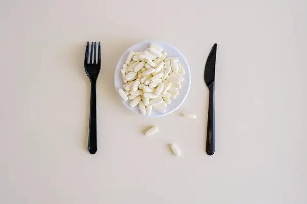 White Pills Lie Plate Next Cutlery Knife Fork — Stock Photo, Image