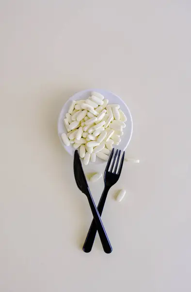 White Pills Lie Plate Next Cutlery Knife Fork — Stock Photo, Image