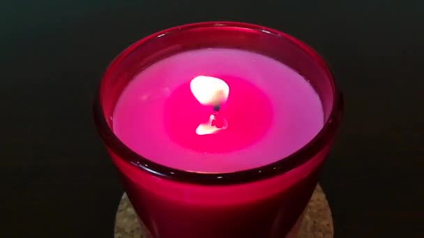 Brennende Rote Kerze Glasbecher Aromatisches Konzept — Stockvideo