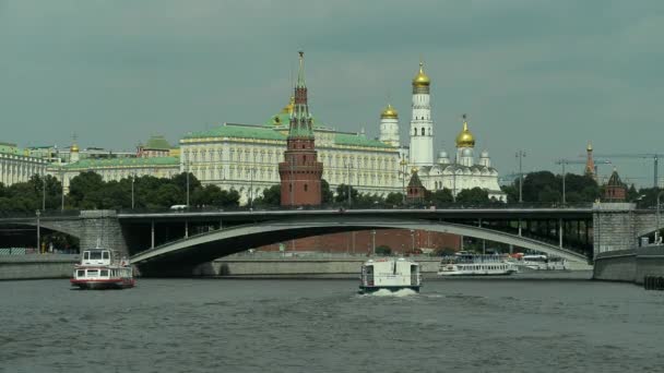 06.08.2016 Moszkva. Navigáció a Moszkva-folyó. — Stock videók