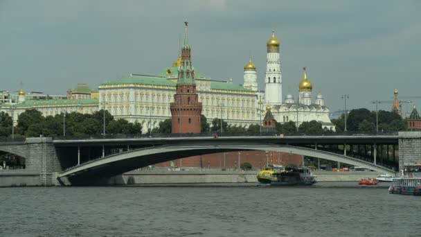 06.08.2016 Moskou. Navigatie op de Moskou-rivier. — Stockvideo