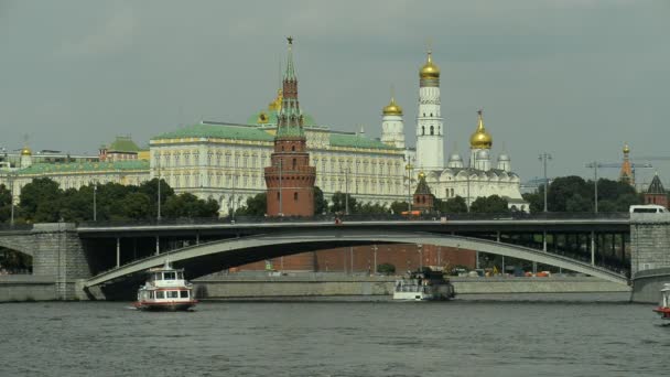 06.08.2016 莫斯科。莫斯科河上的导航. — 图库视频影像