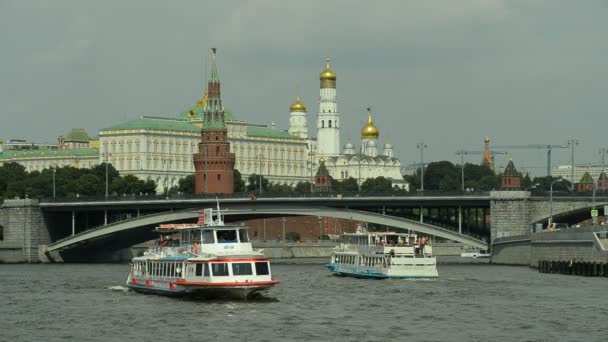 06.08.2016 Moskwa. Żeglugi na rzece Moskwa. — Wideo stockowe
