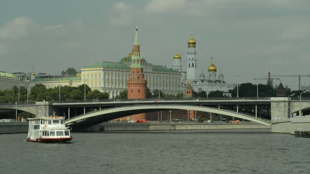 06.08.2016 Moscovo. Navegação no rio Moscou . — Vídeo de Stock