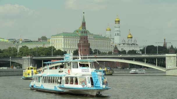 06.08.2016 Μόσχας. Πλοήγηση στις όχθες του ποταμού Μόσχα. — Αρχείο Βίντεο