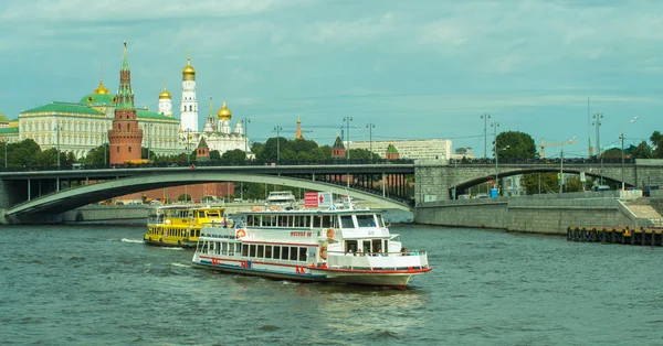 29.08.2016 Moscou. Navegação no rio Moscou . — Fotografia de Stock