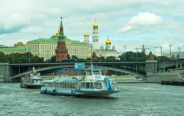 31.08.2016 Moskou. Uitzicht op het Kremlin en het centrum van de stad. — Stockfoto