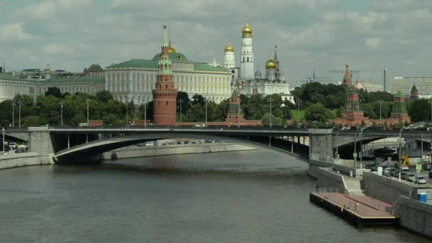 В Москве. Вид на Кремль и центр города . — стоковое видео