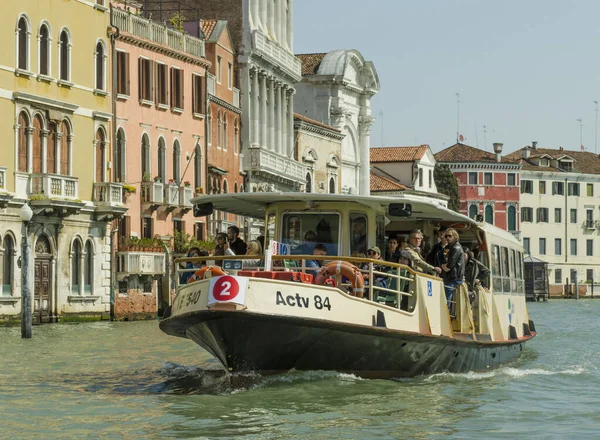 2019 Италия Венеция Вапоретто Большом Канале — стоковое фото