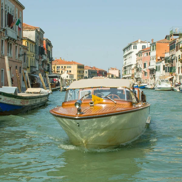 2019 Italië Venetië Taxi Het Venetiaanse Kanaal — Stockfoto