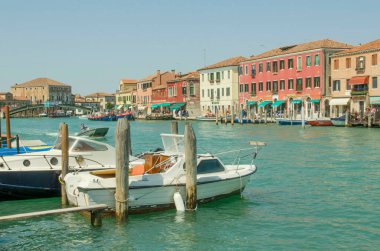 18.04.2019. İtalya. Venedik. Murano adasındaki kanalın manzarası..