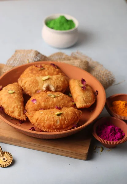 Lanche Indiano Holi Popuraly Conhecido Como Gujia Karanji Serviu Bandeja — Fotografia de Stock