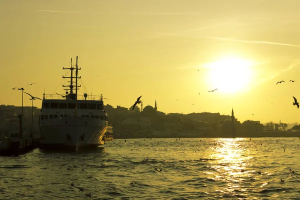 Ferries Sur Port Avec Coucher Soleil Istanbul — Photo