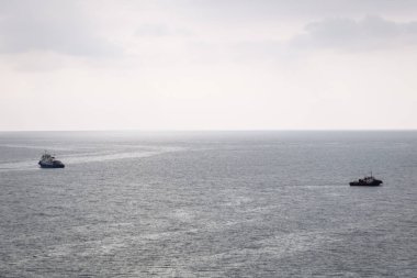Denizde seyreden iki tekne
