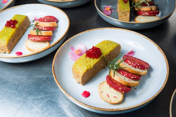 Kırmızı şarap jöleli ördek yahnisi