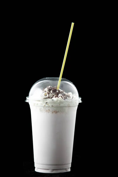 Choklad milkshake i ett glas. — Stockfoto