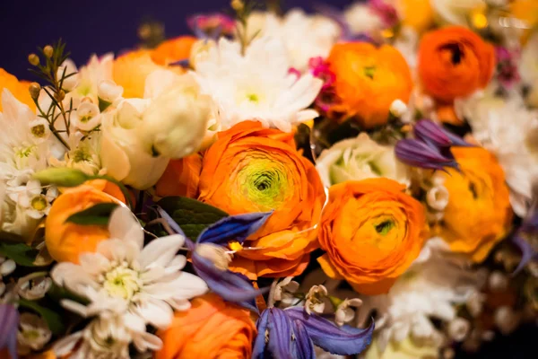 Blumen im Festsaal. — Stockfoto