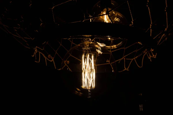 Duas luzes de queima pingente para decoração de interiores . — Fotografia de Stock