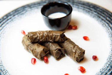 Dana eti ve bulgur ile nefis sarma dolma..