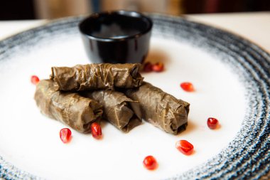 Dana eti ve bulgur ile nefis sarma dolma..